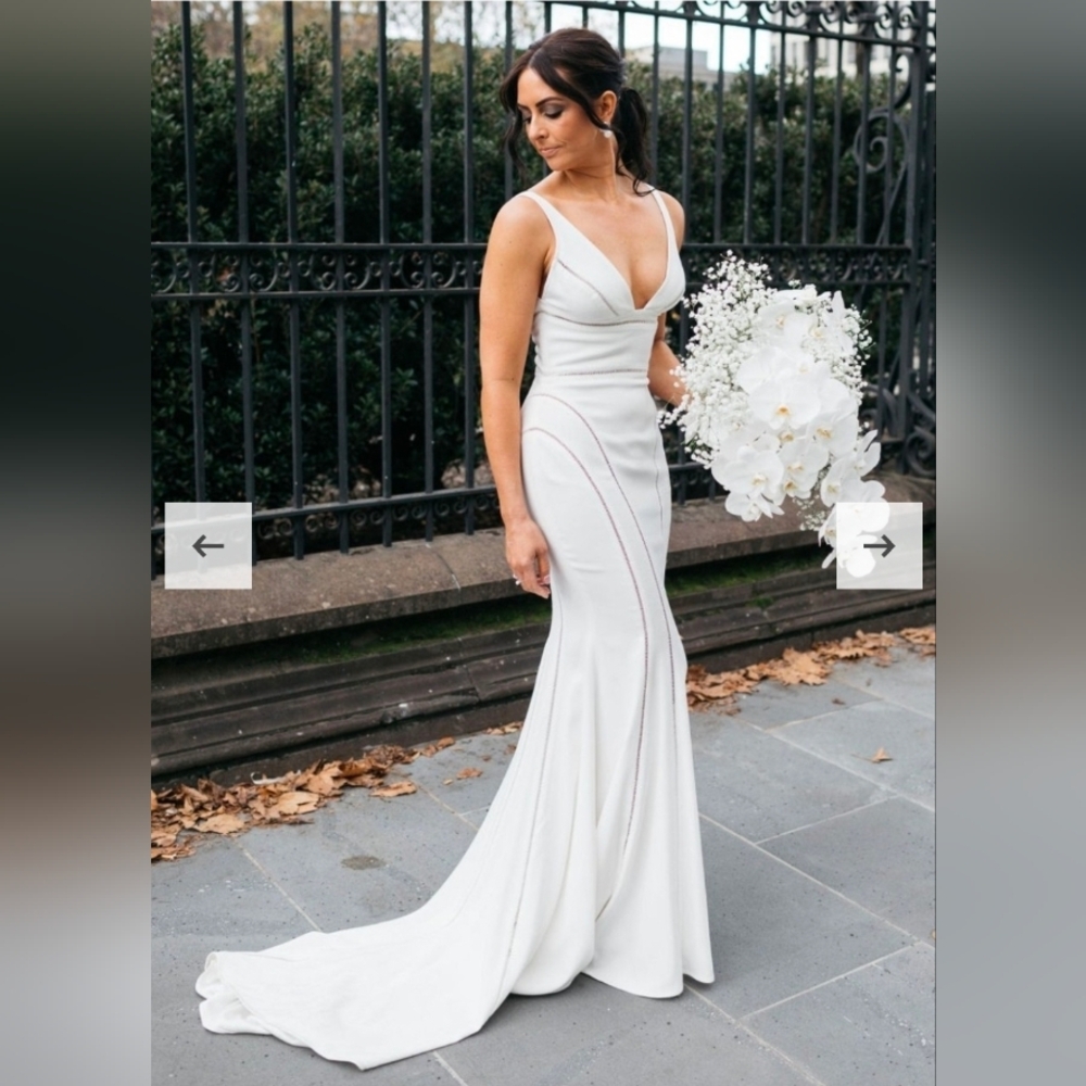 Elegant White Evening Gown - Picture 4 of 12